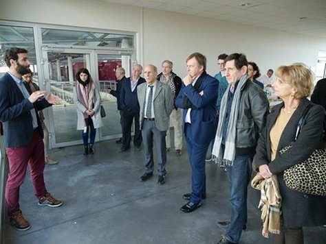L’image contient peut-être&nbsp;: 9 personnes, personnes debout